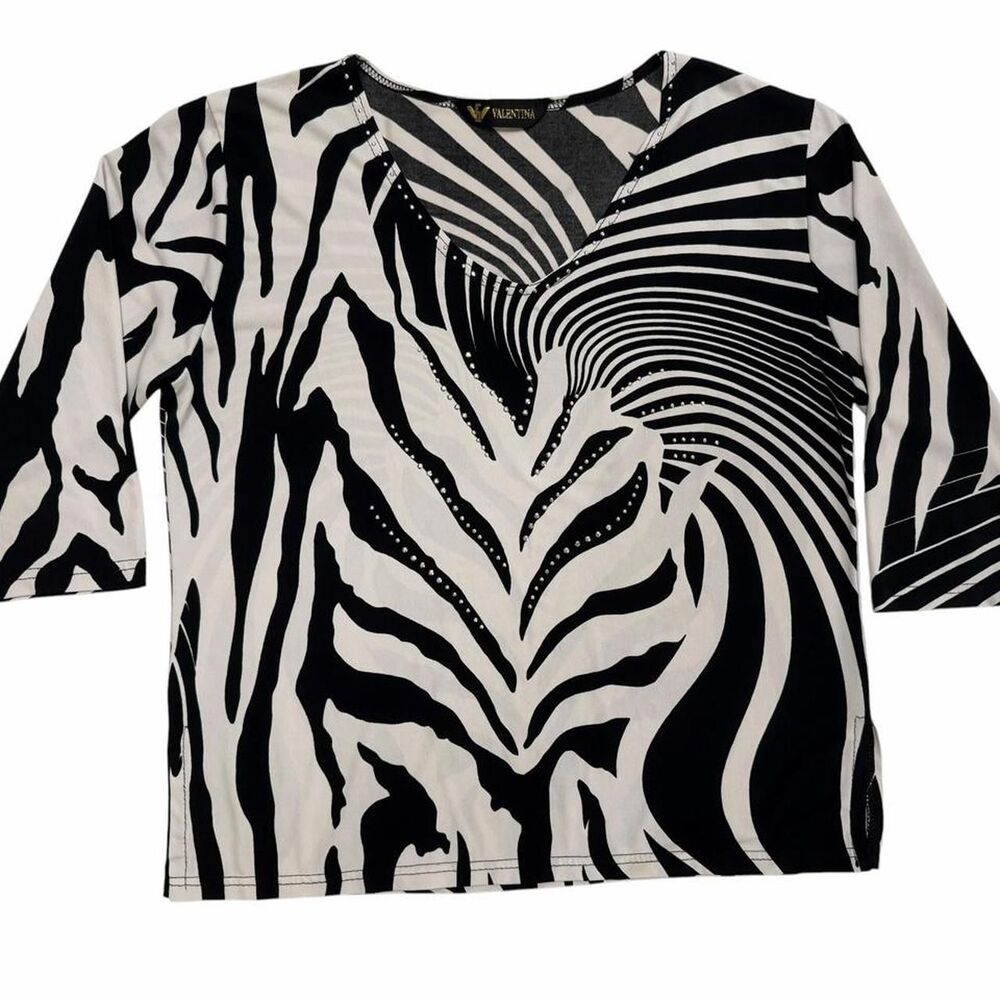 Valentina black and white zebra print 3/4 sleeve top with a V-neckline
